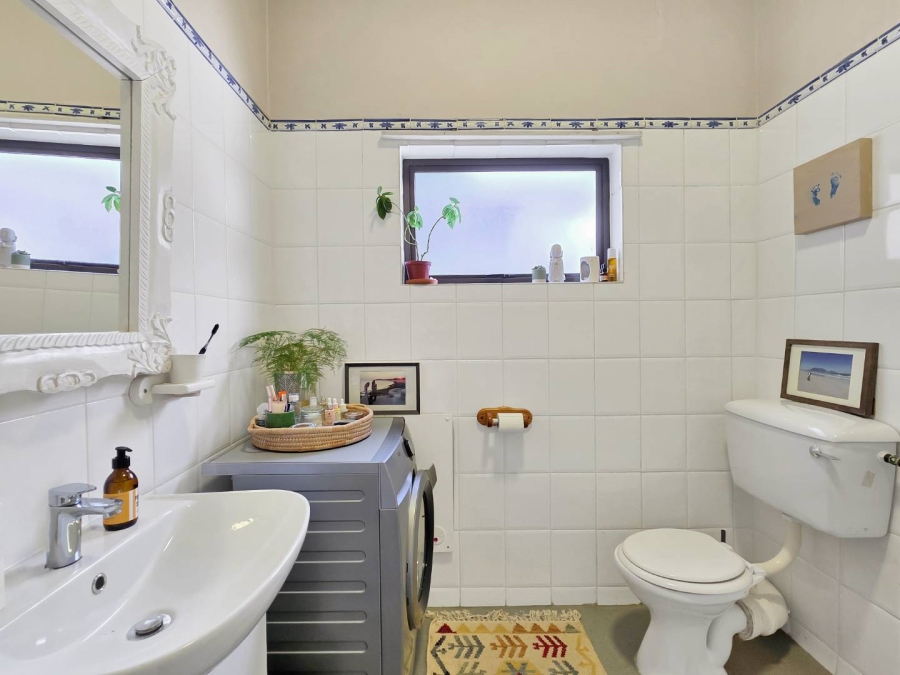 2 Bedroom Property for Sale in Vredehoek Western Cape
